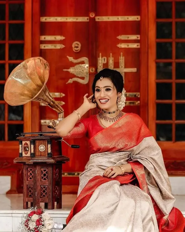 Red_Embellished_Banarasi_Jacquard_Saree_(Red)